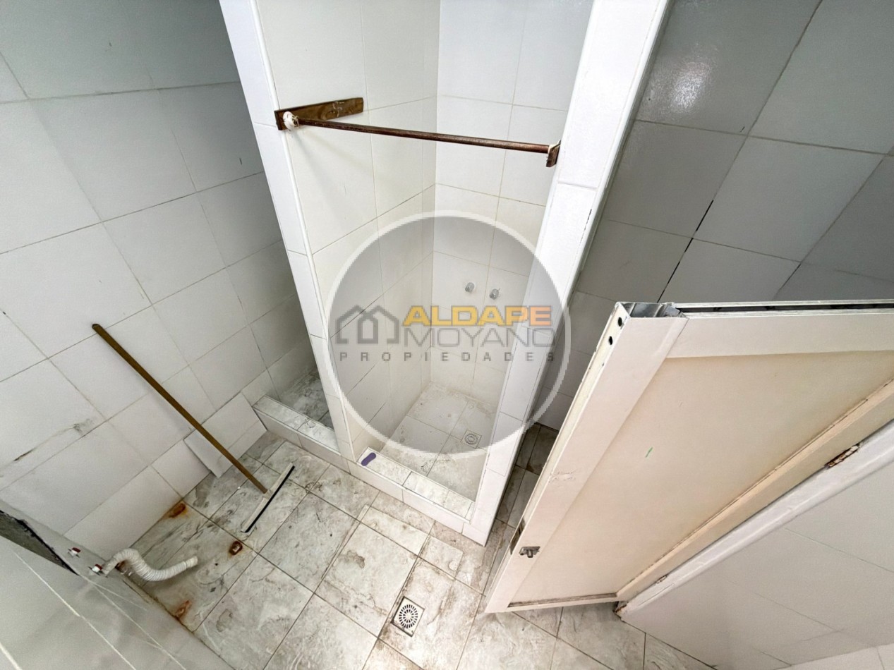 Se Vende Casa multifamiliar a Reciclar (Parque Avellaneda)