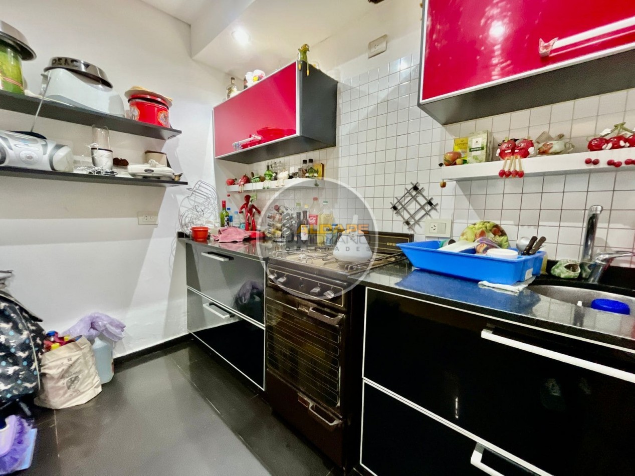 Se Vende PH dos ambientes, contrafrente (Barracas)