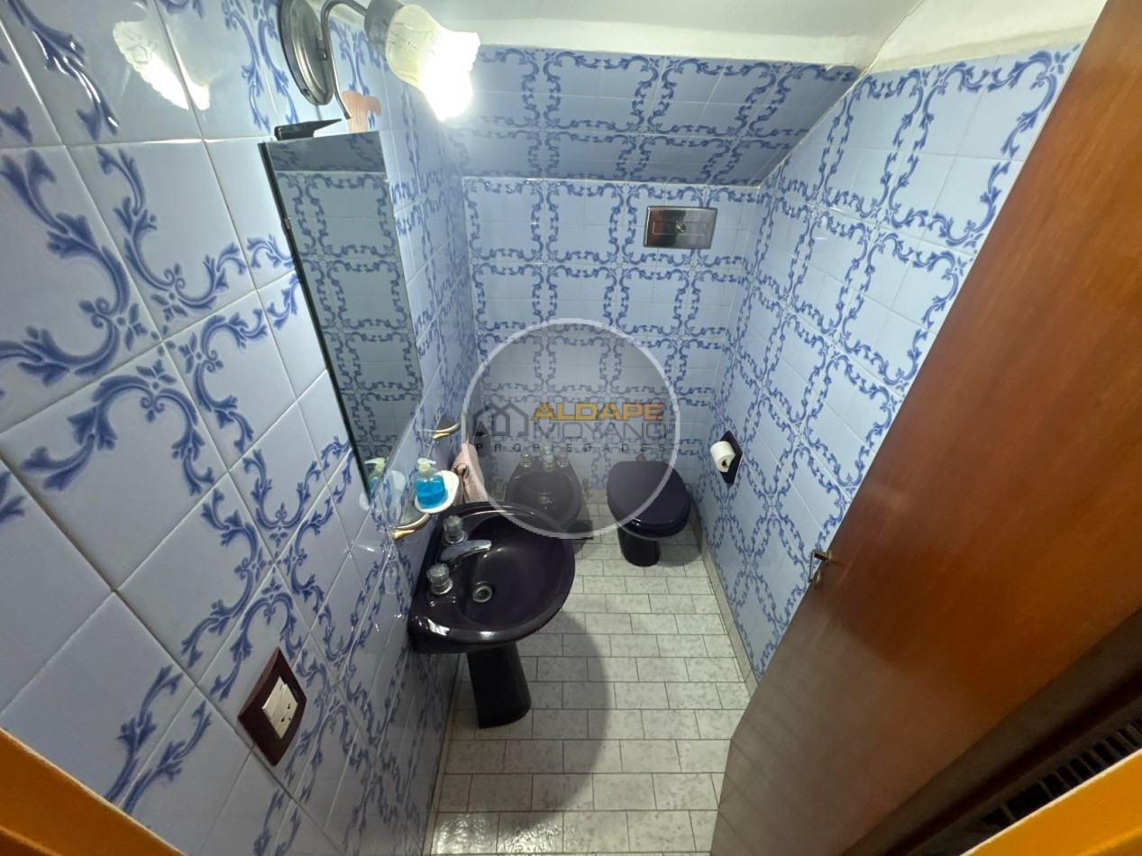 En Venta Casa seis ambientes, cochera triple, Quincho -Excelente estado!! (Villa Lugano)