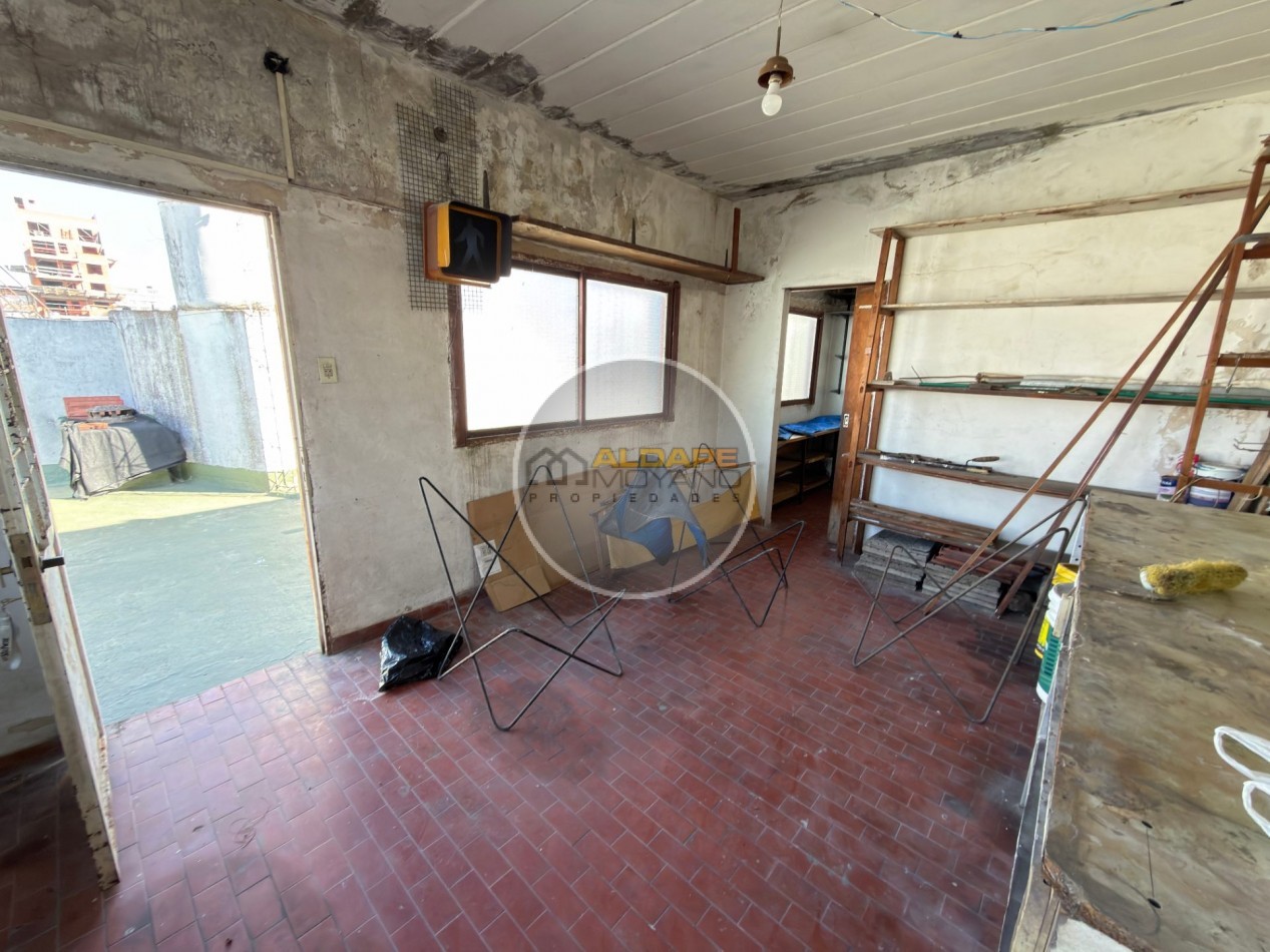 Se Vende Casa Cuatro ambientes, con cochera, Quincho (Villa Lugano)