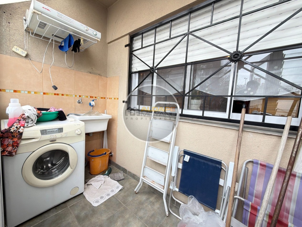 Se Vende PH, tres ambientes, con cochera (Liniers) Excelente