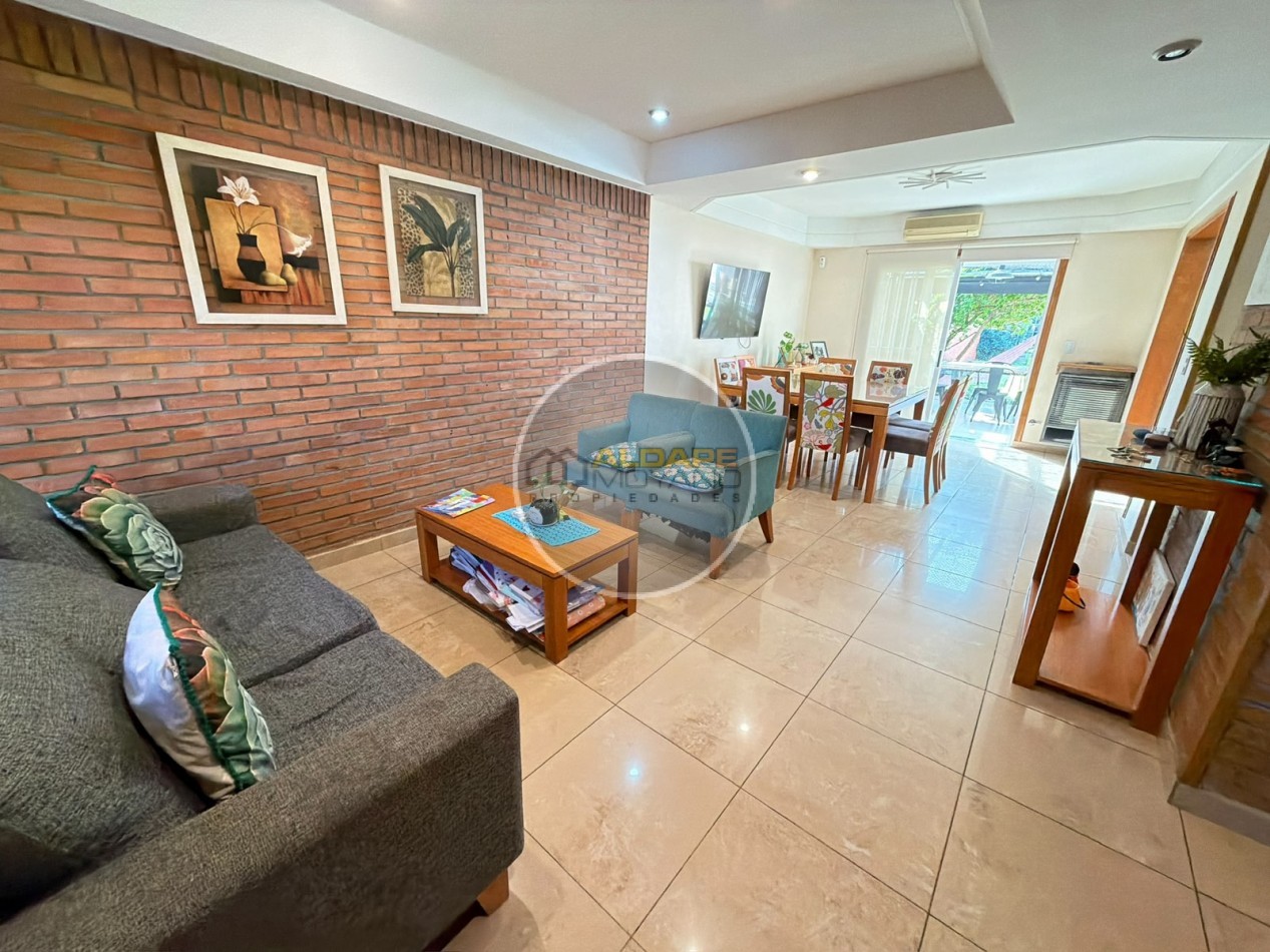 Se Vende Casa, cuatro amb, cochera doble, piscina (Monte Grande)