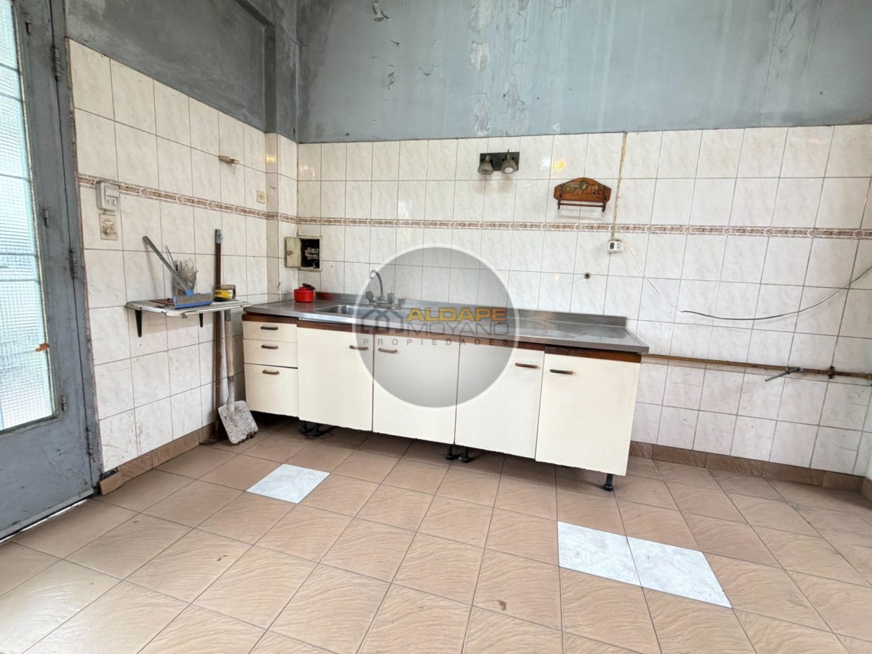 Se Vende Casa tres amb, cochera doble, A Reciclar!! (Ciudadela)