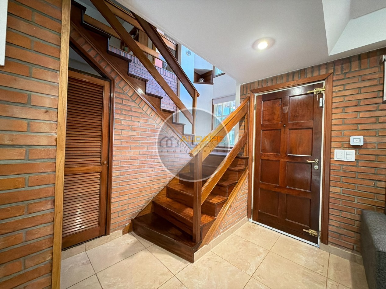 Se Vende Casa, cuatro amb, cochera doble, piscina (Monte Grande)