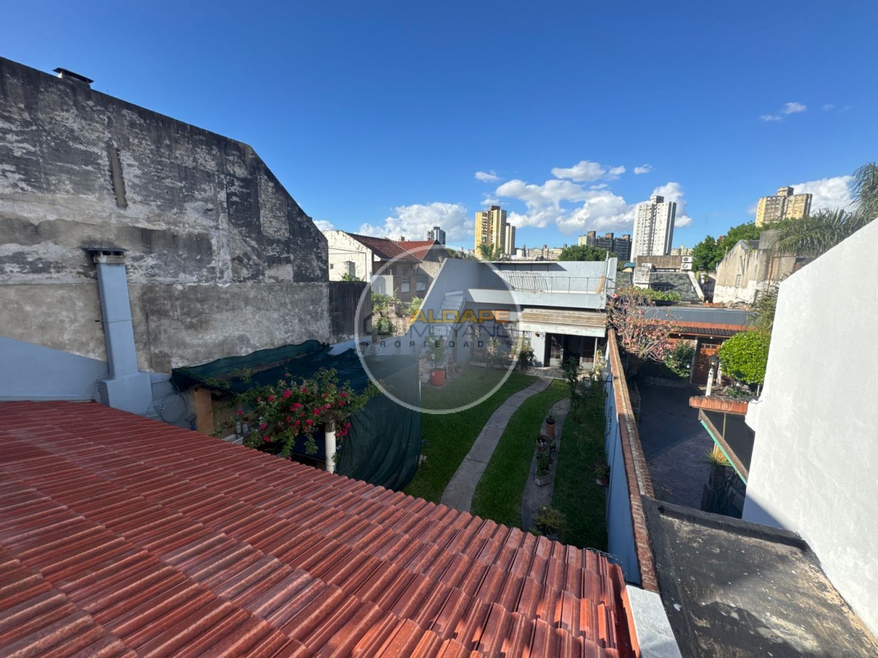 En Venta Casa seis ambientes, cochera triple, Quincho -Excelente estado!! (Villa Lugano)
