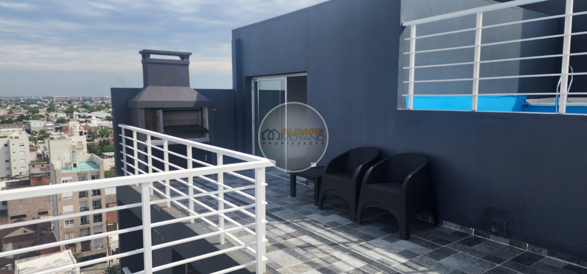 Se vende departamento dos ambientes con cochera, amenities, a estrenar (caseros Centro)
