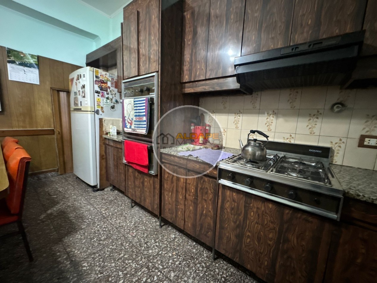 En Venta Casa seis ambientes, cochera triple, Quincho -Excelente estado!! (Villa Lugano)