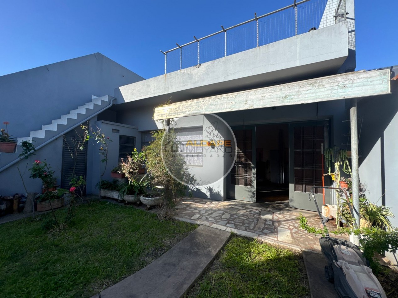 En Venta Casa seis ambientes, cochera triple, Quincho -Excelente estado!! (Villa Lugano)