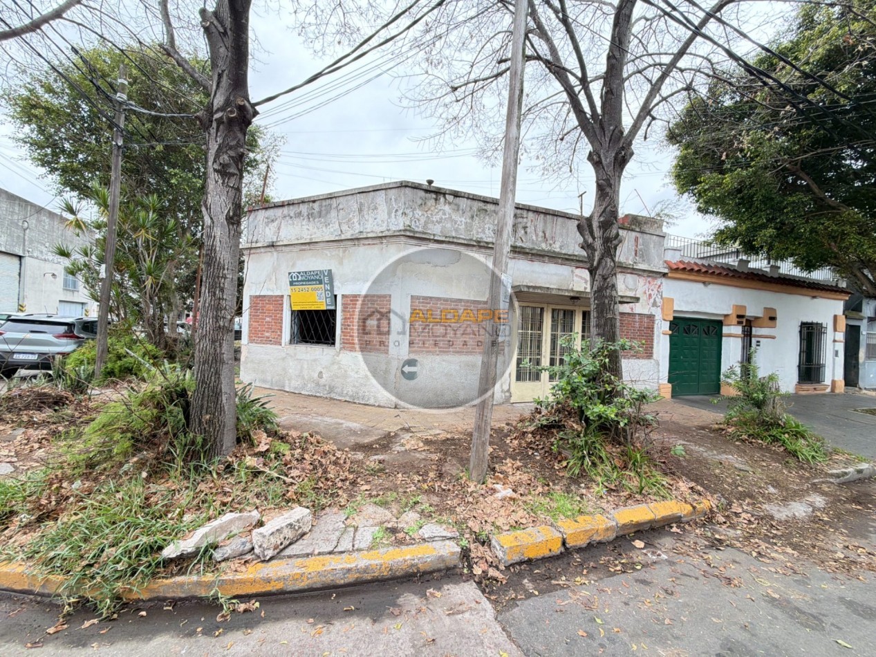 Se Vende Casa tres amb, cochera doble, A Reciclar!! (Ciudadela)