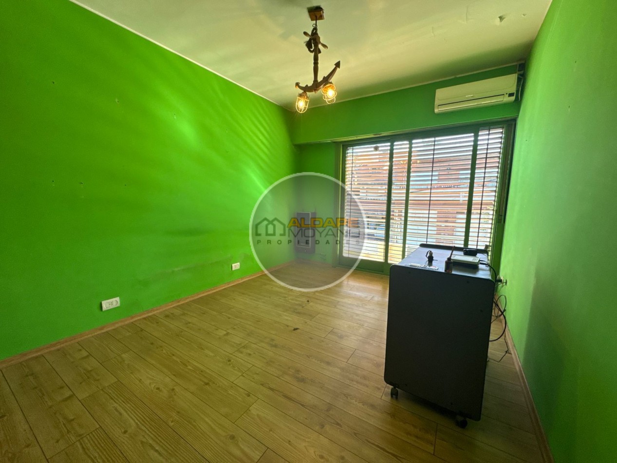 En Venta Casa seis ambientes, cochera triple, Quincho -Excelente estado!! (Villa Lugano)