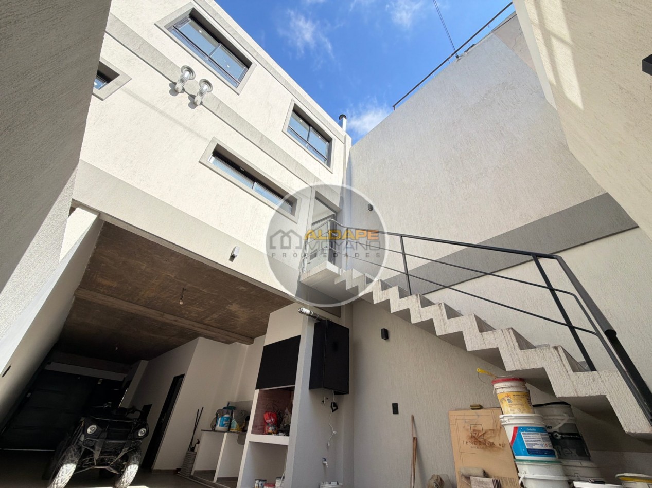 Se Vende triplex, cuatro amb, cochera doble (a estrenar)