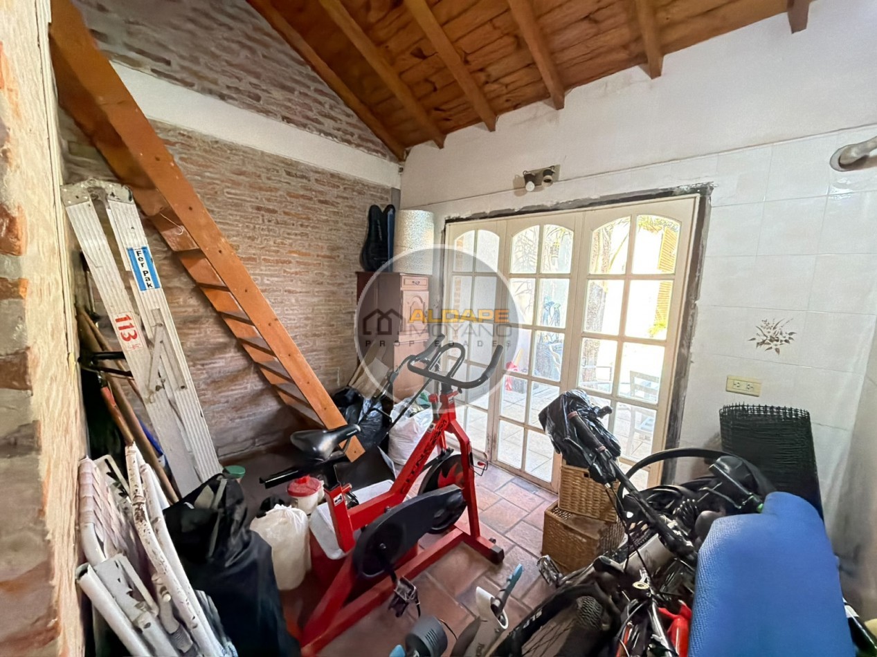 Se Vende Casa, cuatro amb, cochera doble, piscina (Monte Grande)