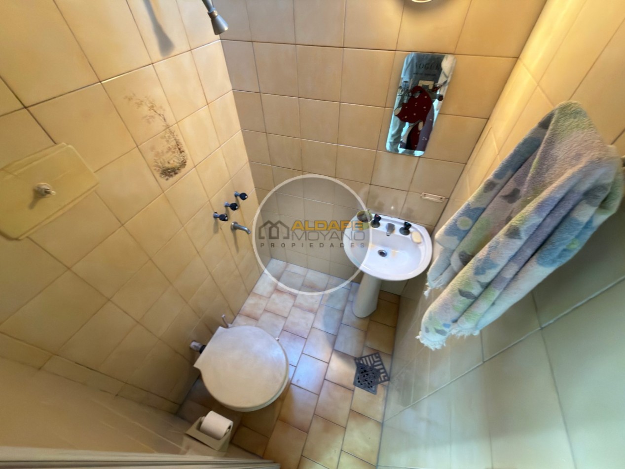 Se Vende Casa Cuatro ambientes, con cochera, Quincho (Villa Lugano)