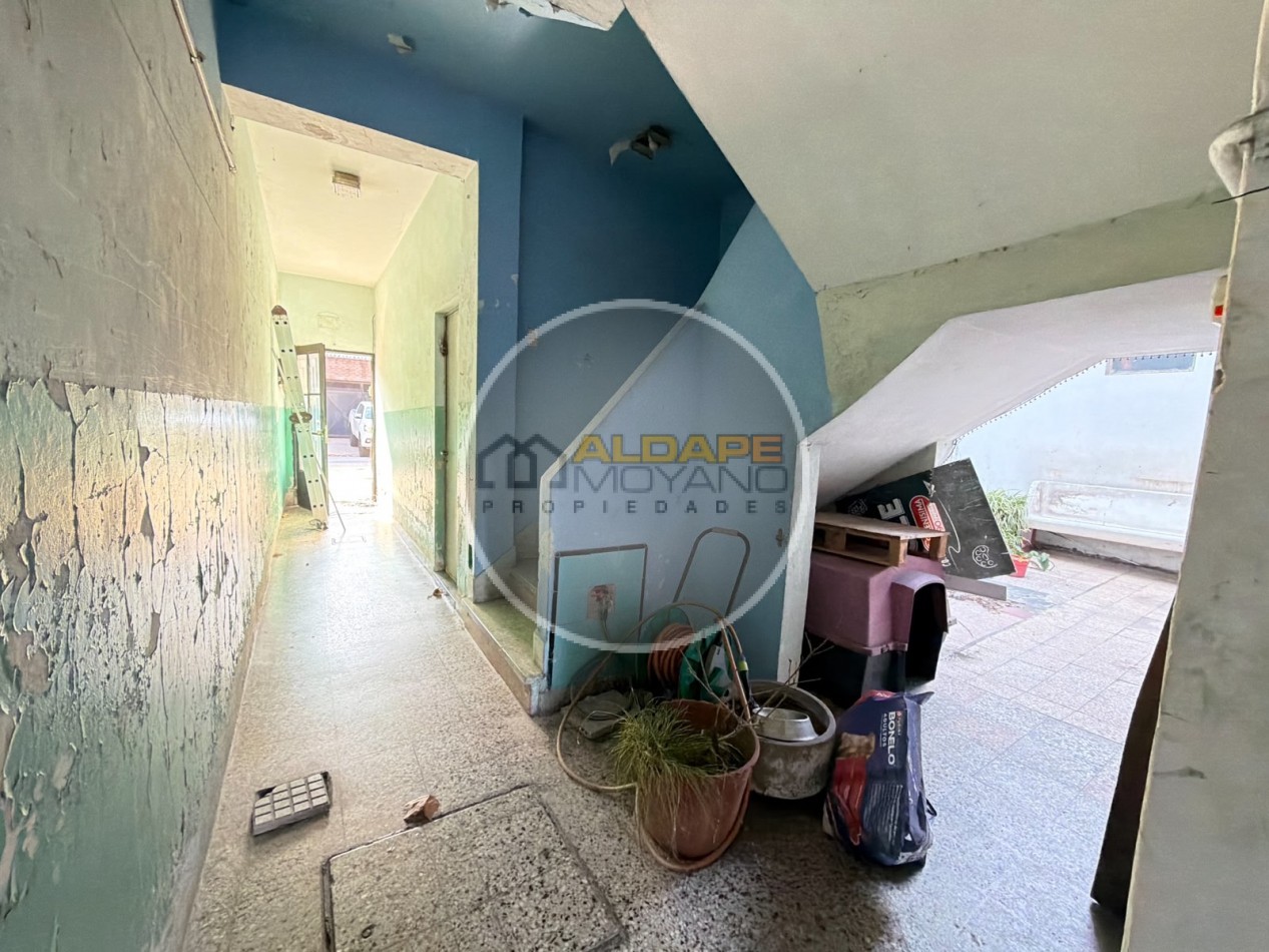 Se Vende local comercial, cochera, depto tres amb, y fondo libre (Villa Lugano) 