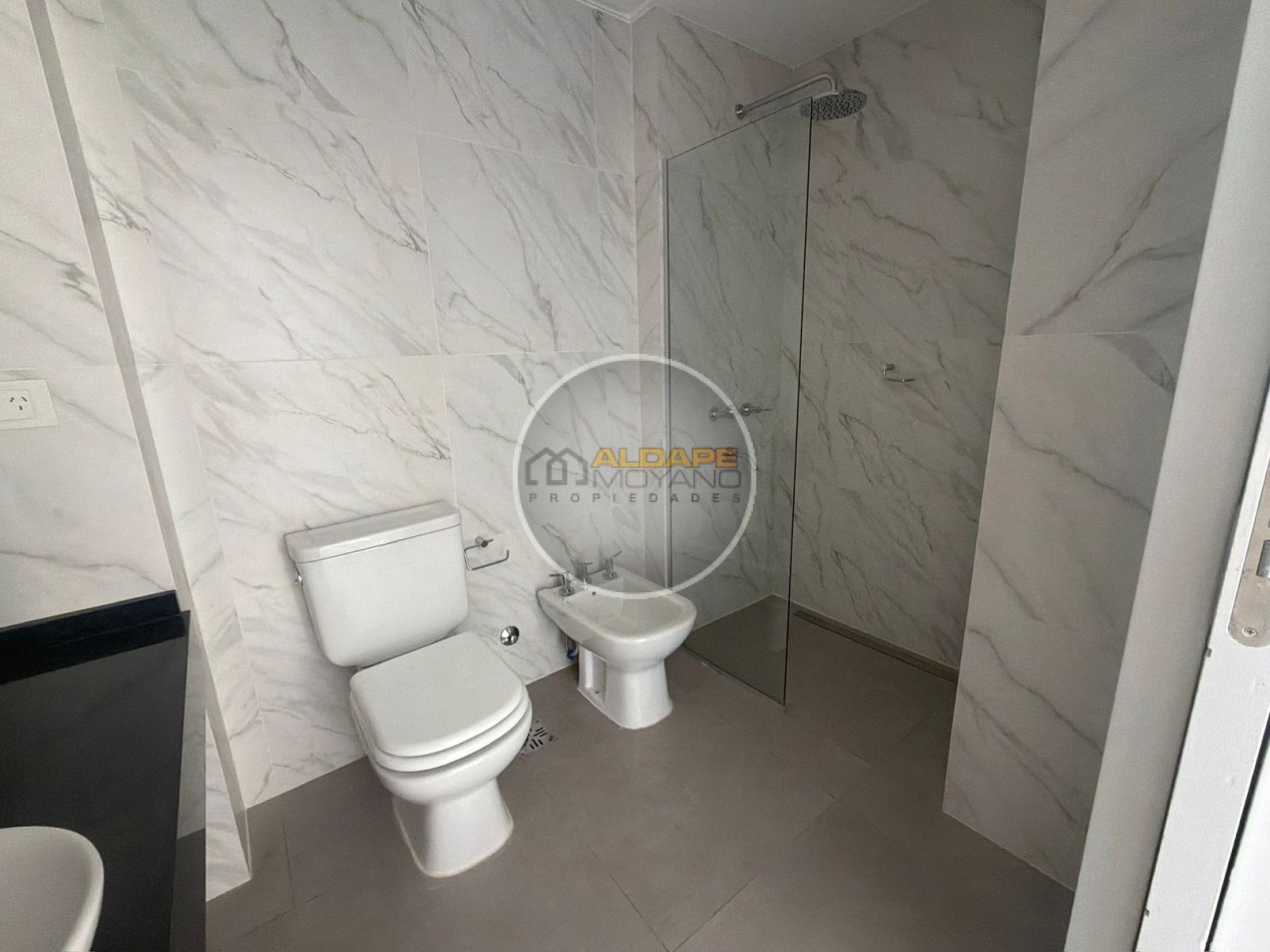 Alquiler dos ambientes, contrafrente, (Aquino 5581, Villa Lugano!!)