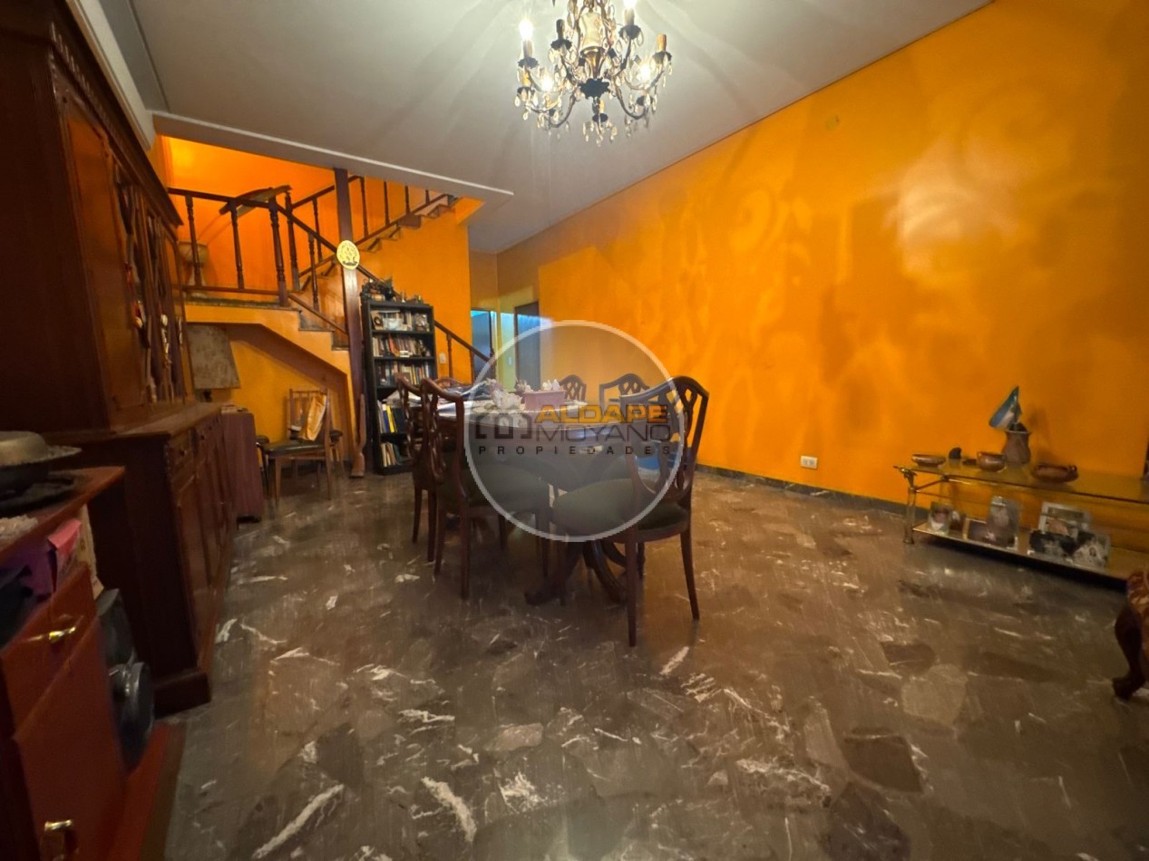 En Venta Casa seis ambientes, cochera triple, Quincho -Excelente estado!! (Villa Lugano)