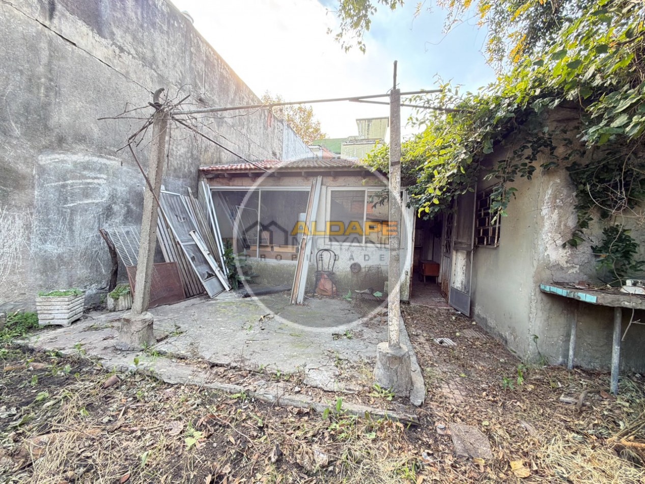 Se Vende local comercial, cochera, depto tres amb, y fondo libre (Villa Lugano) 