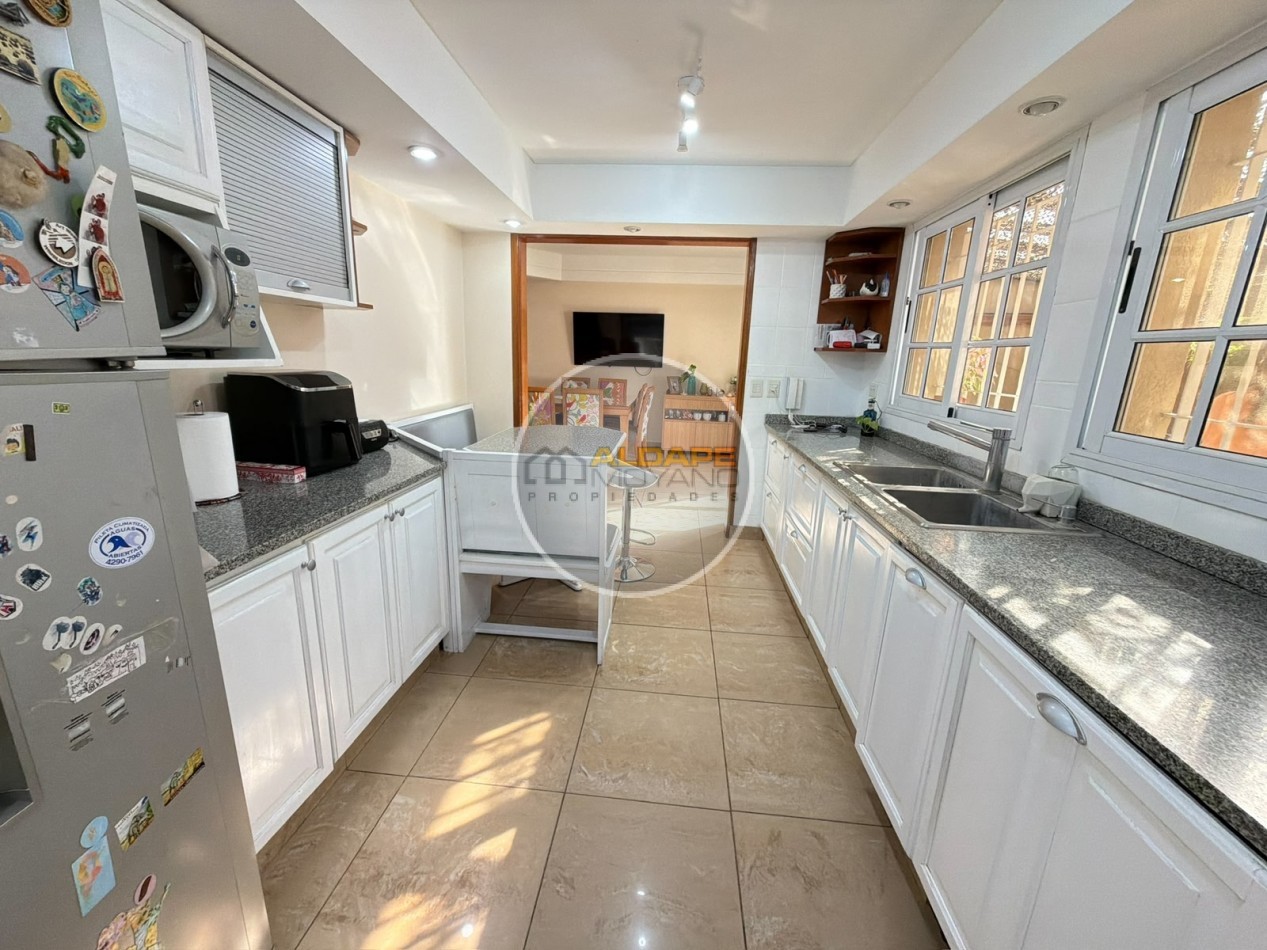 Se Vende Casa, cuatro amb, cochera doble, piscina (Monte Grande)
