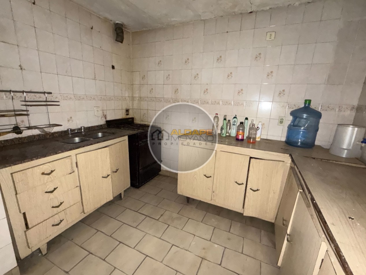 Se Vende Casa tres amb, cochera doble, A Reciclar!! (Ciudadela)