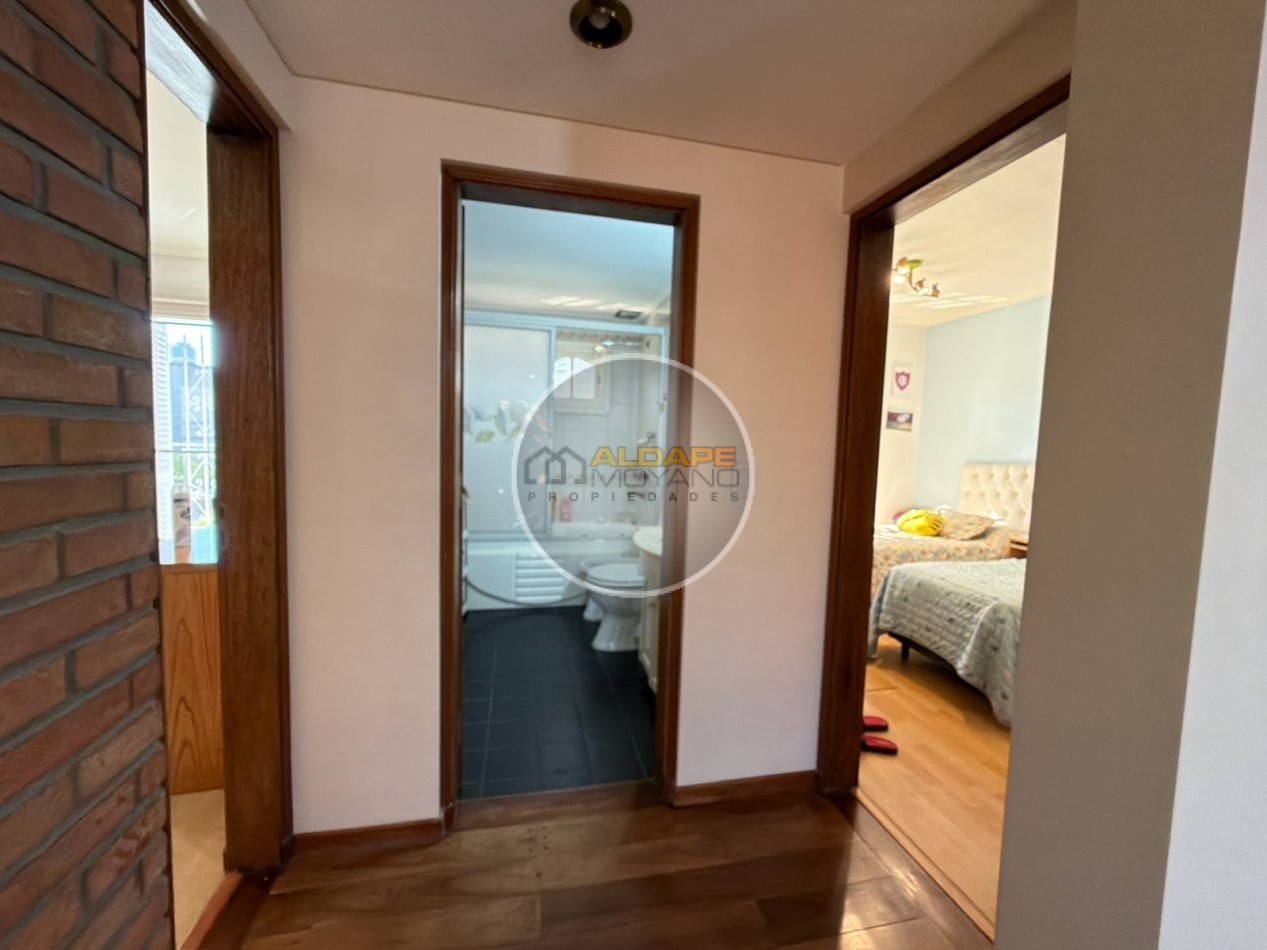 Se Vende Casa, cuatro amb, cochera doble, piscina (Monte Grande)