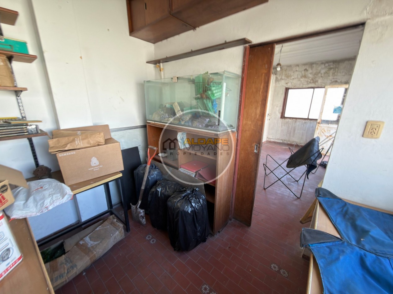 Se Vende Casa Cuatro ambientes, con cochera, Quincho (Villa Lugano)