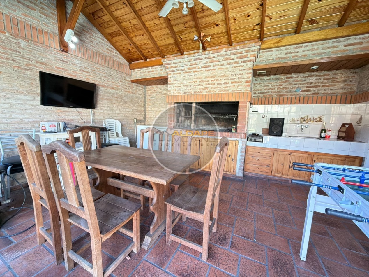 Se Vende Casa, cuatro amb, cochera doble, piscina (Monte Grande)