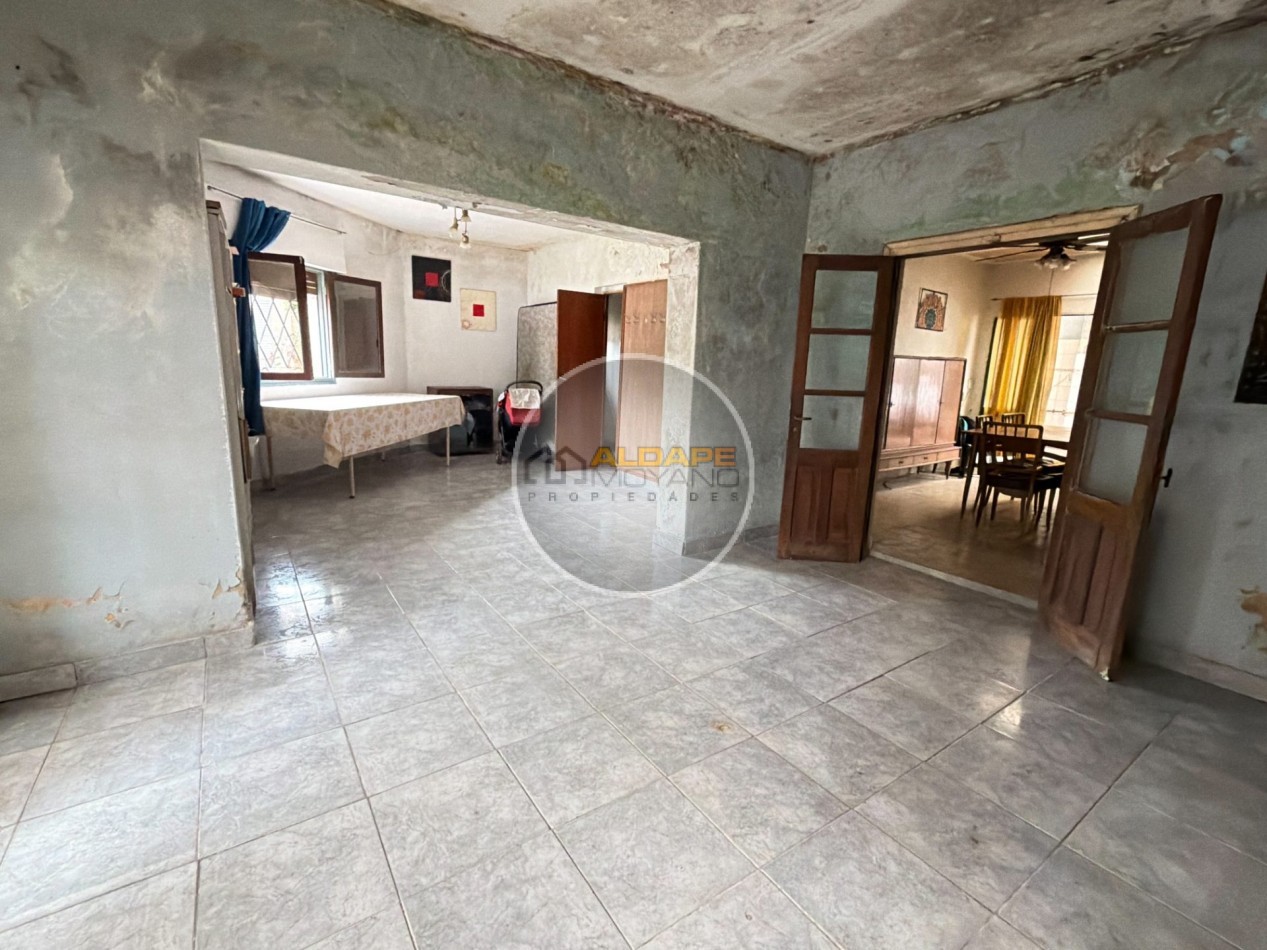 Se Vende Casa tres amb, cochera doble, A Reciclar!! (Ciudadela)