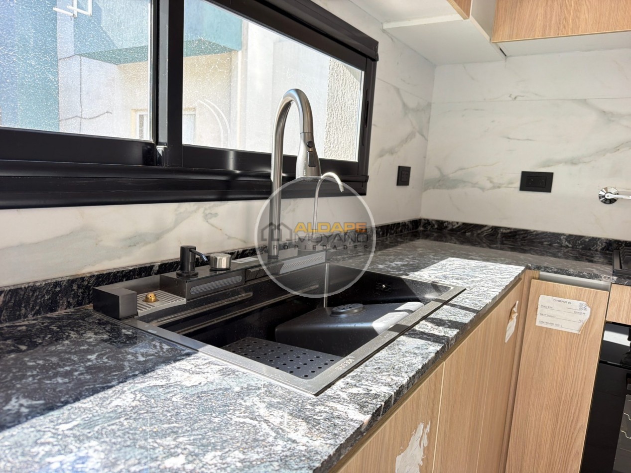 Se Vende triplex, cuatro amb, cochera doble (a estrenar)
