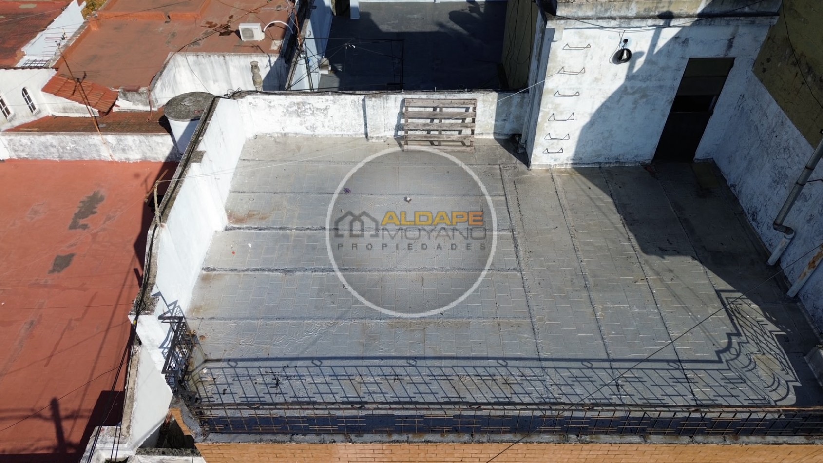 Se Vende local comercial, cochera, depto tres amb, y fondo libre (Villa Lugano) 