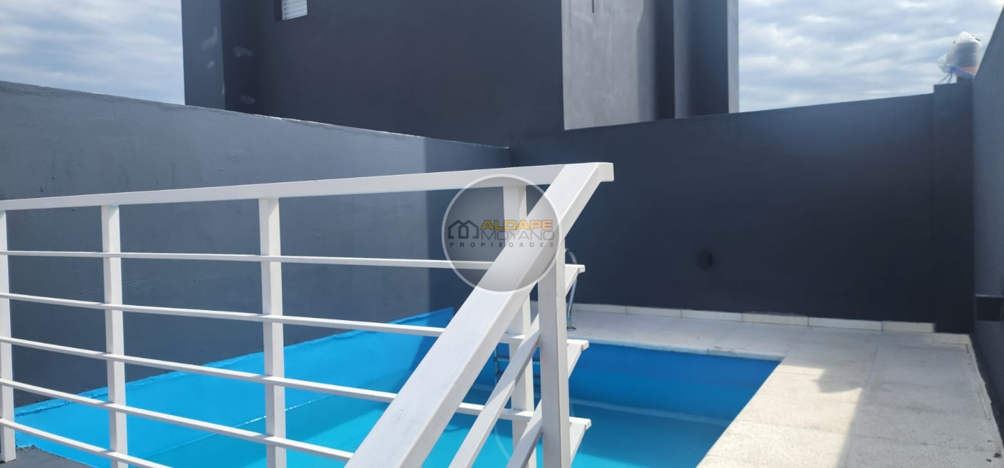 Se vende departamento dos ambientes con cochera, amenities, a estrenar (caseros Centro)