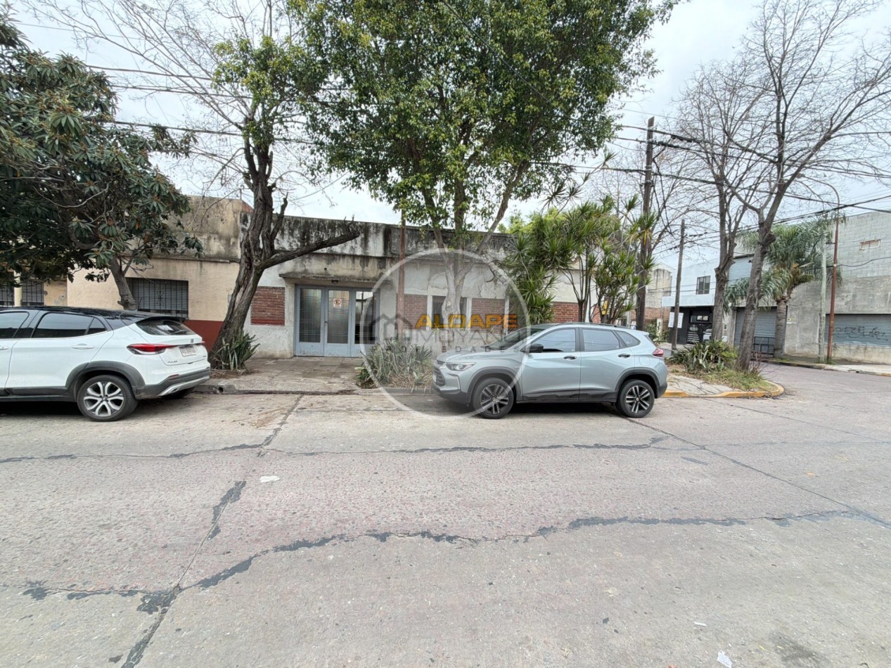 Se Vende Casa tres amb, cochera doble, A Reciclar!! (Ciudadela)
