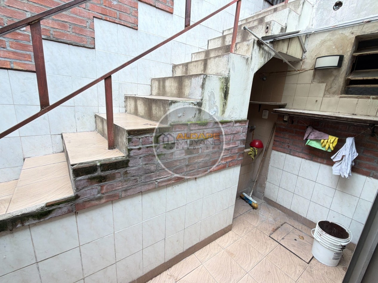 Se Vende Casa tres amb, cochera doble, A Reciclar!! (Ciudadela)