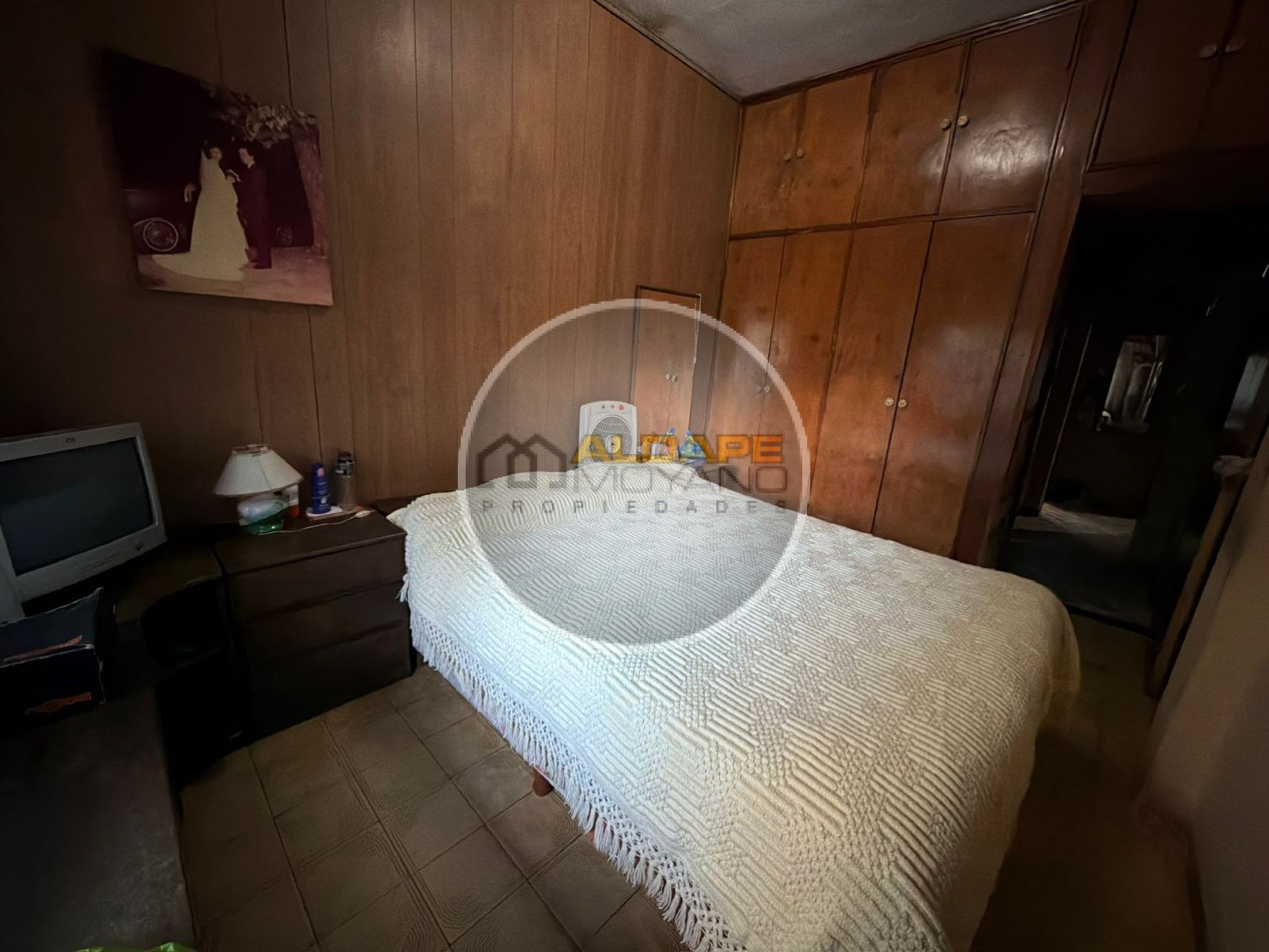 Se Vende Casa Cuatro ambientes, cochera doble (Lomas del Mirador)