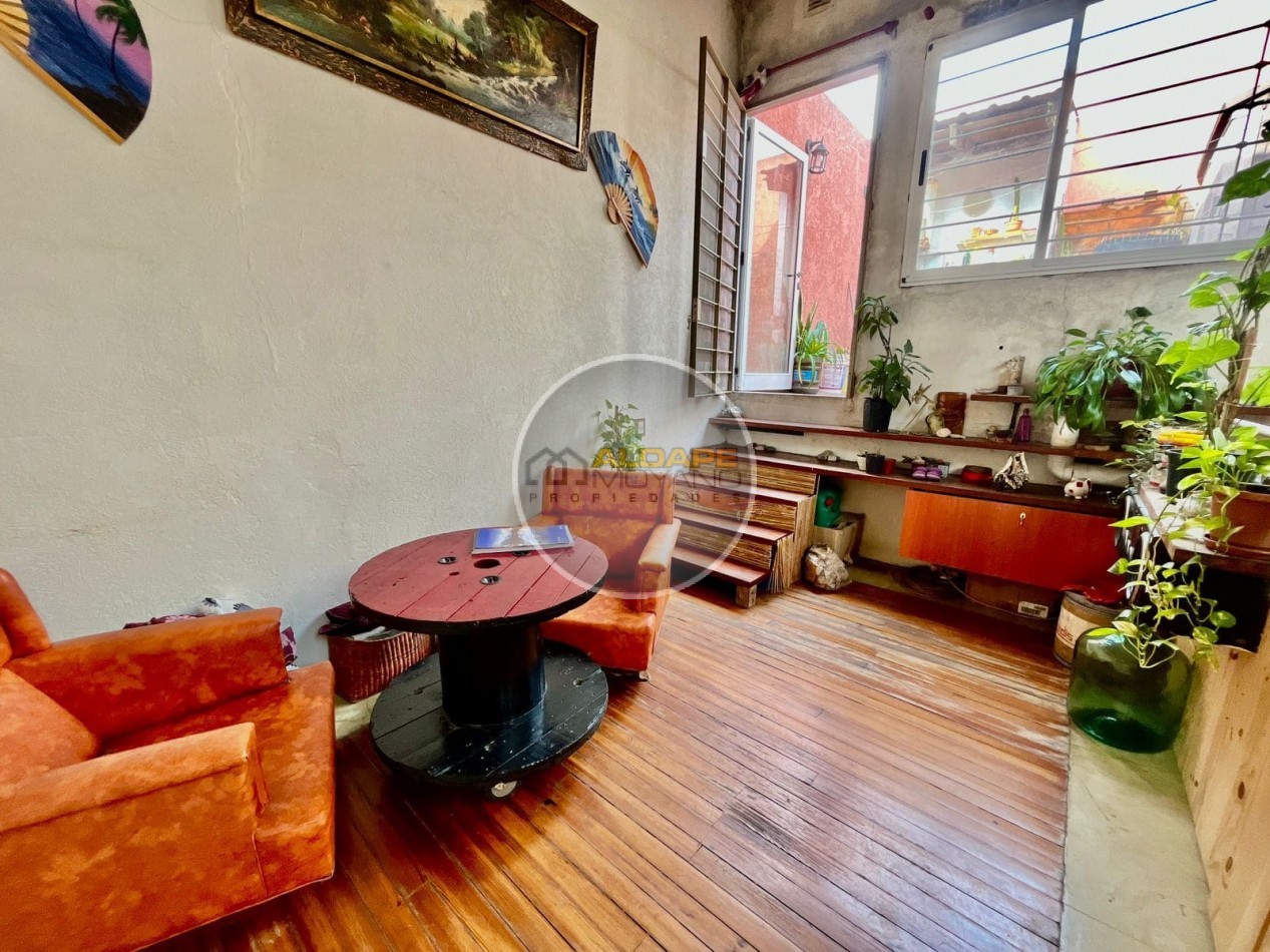 Se Vende PH dos ambientes, contrafrente (Barracas)
