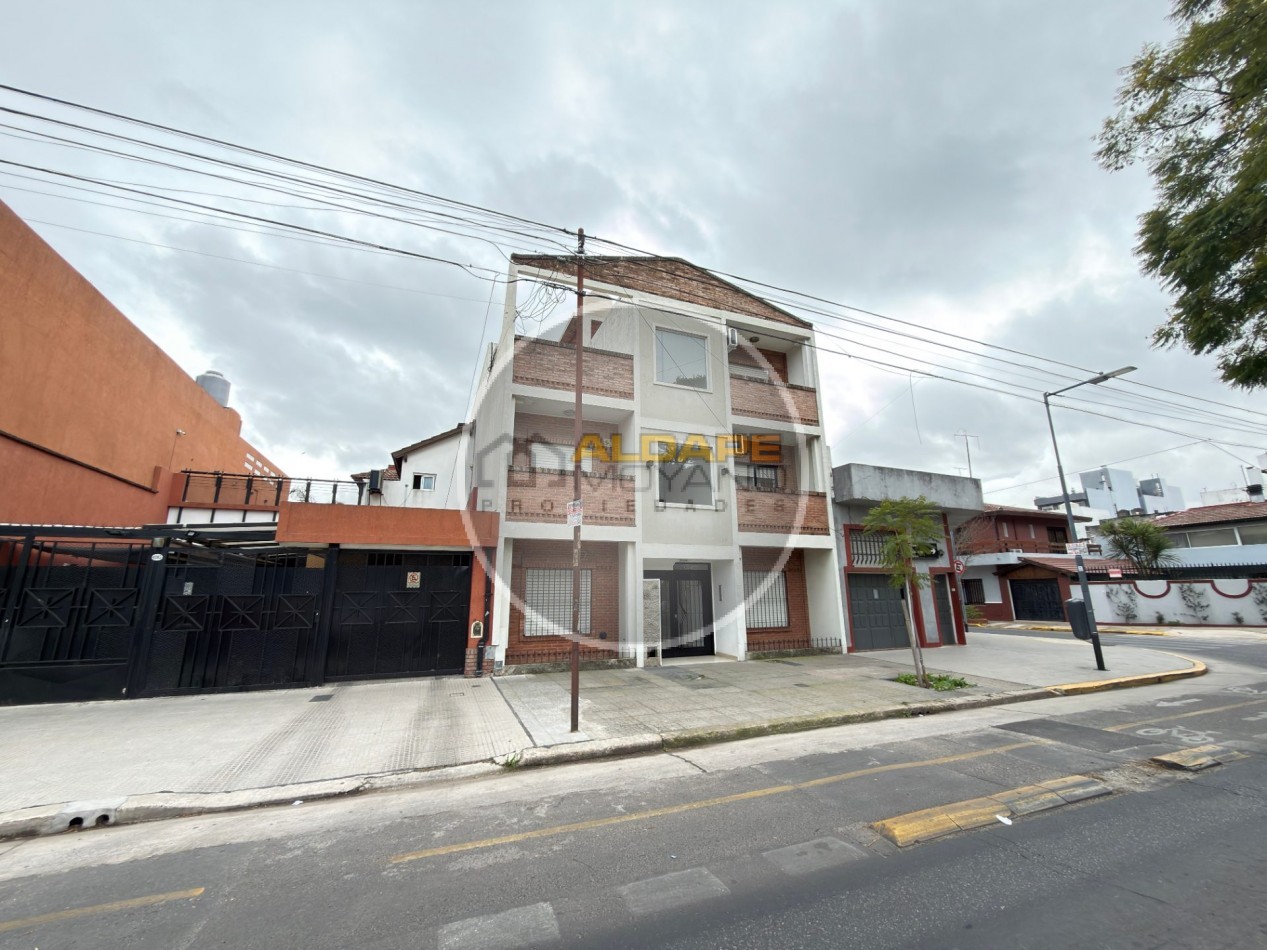 Se vende departamento tres ambientes (Liniers)