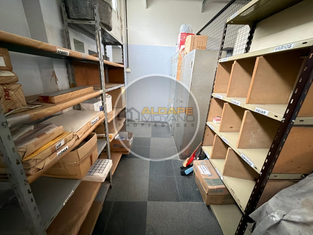 Se alquila Galpon con oficinas (ex imprenta) Parque Avellaneda