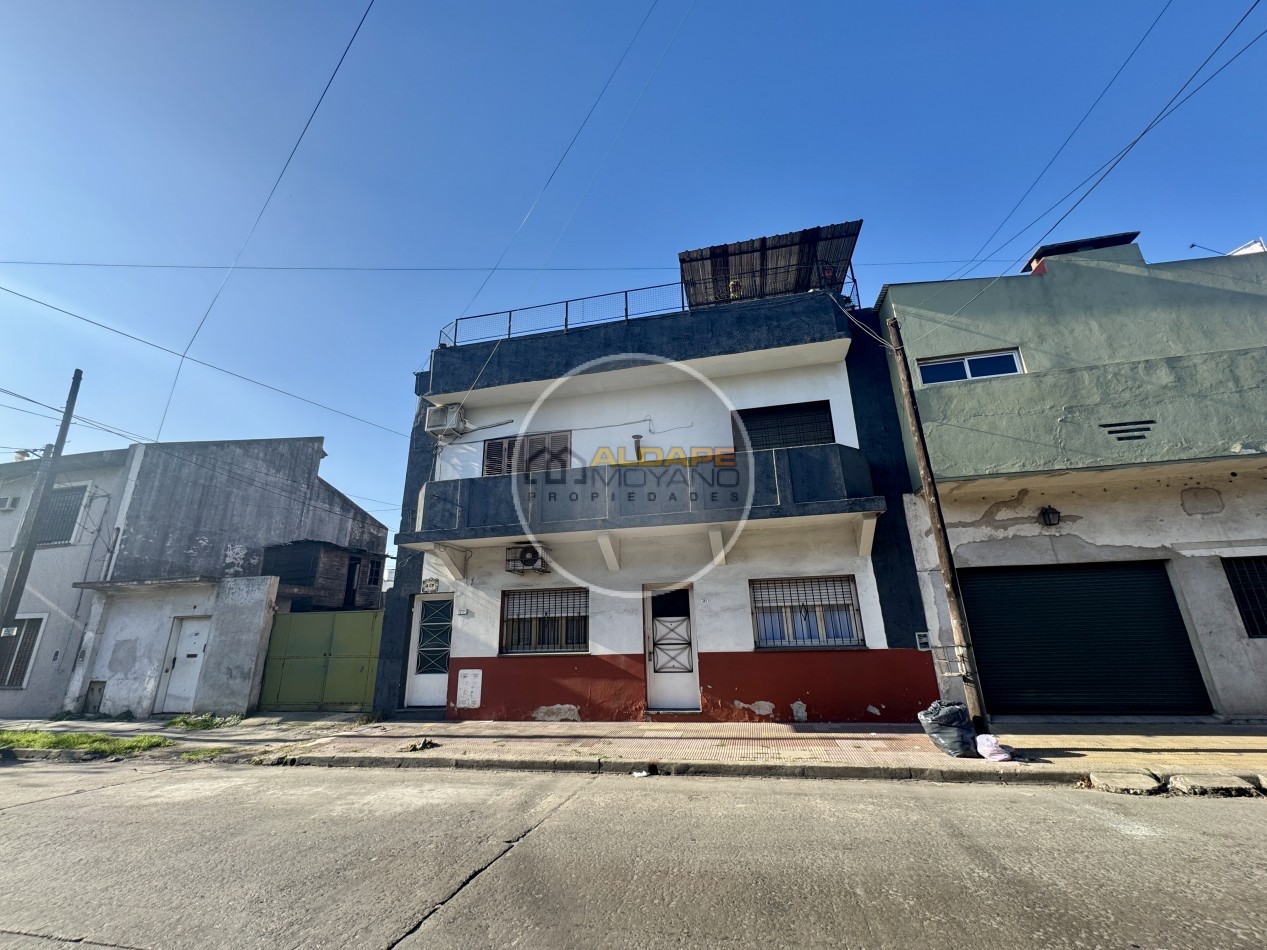 Se Vende PH tres ambientes, contrafrente. Ciudadela