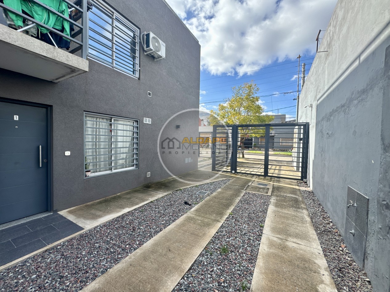 Se vende departamento dos ambientes con cochera (planta baja con cochera)