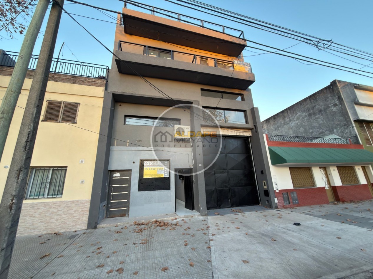 Se Vende Galpon con vivienda cuatro ambientes (Mataderos)