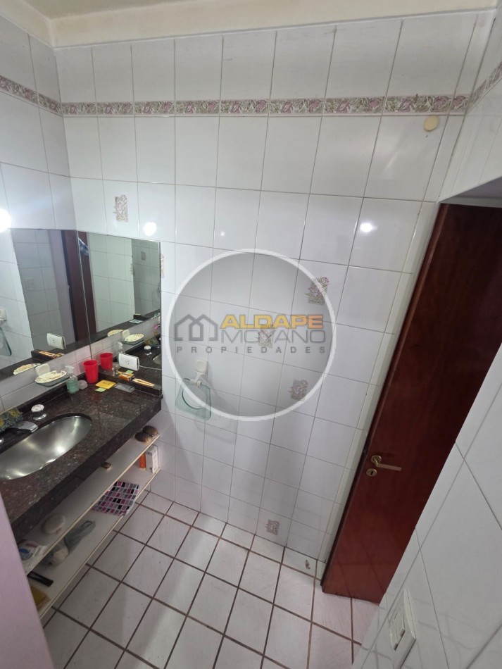 En Venta Casa seis ambientes, cochera triple, Quincho -Excelente estado!! (Villa Lugano)