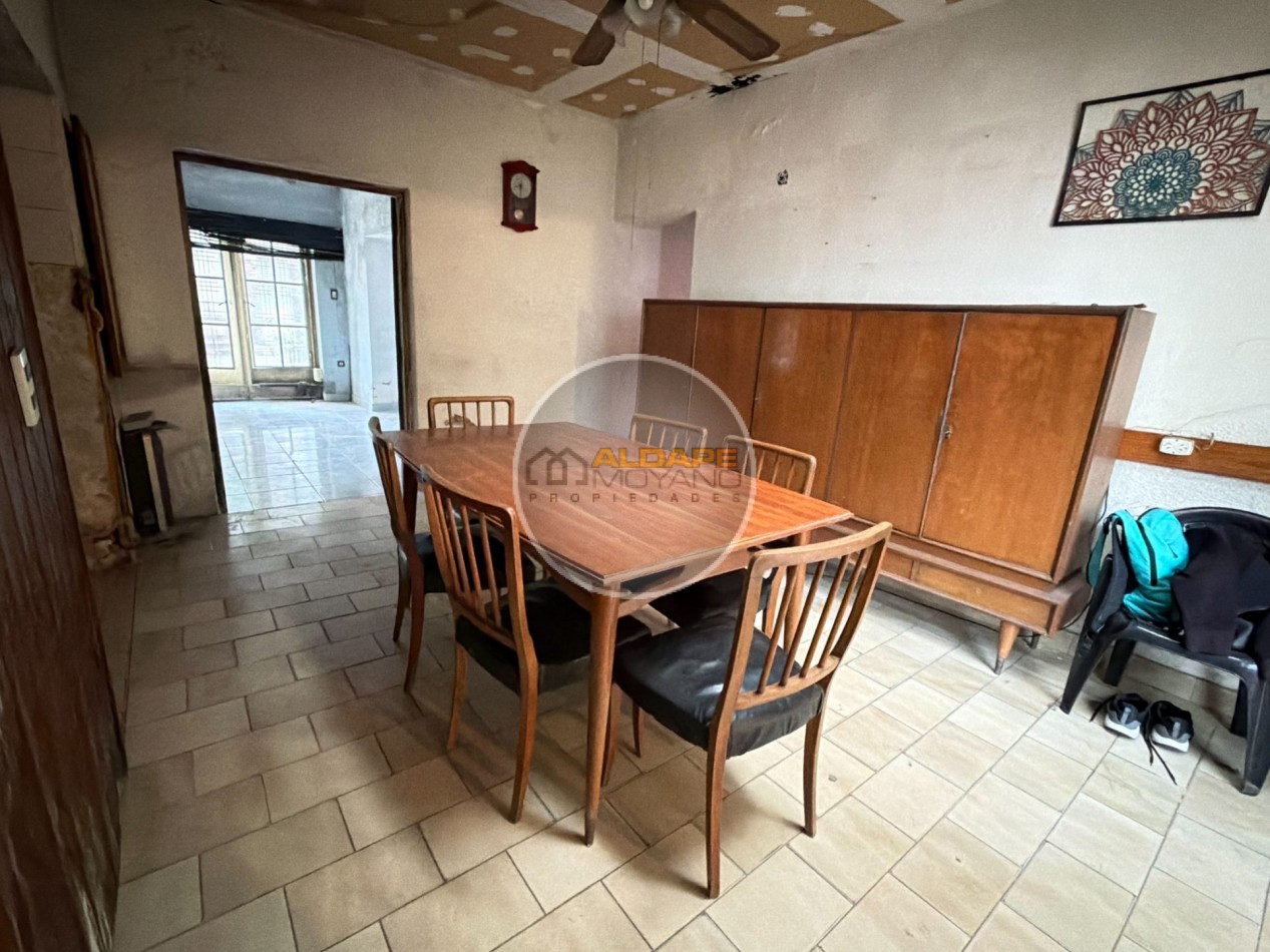 Se Vende Casa tres amb, cochera doble, A Reciclar!! (Ciudadela)