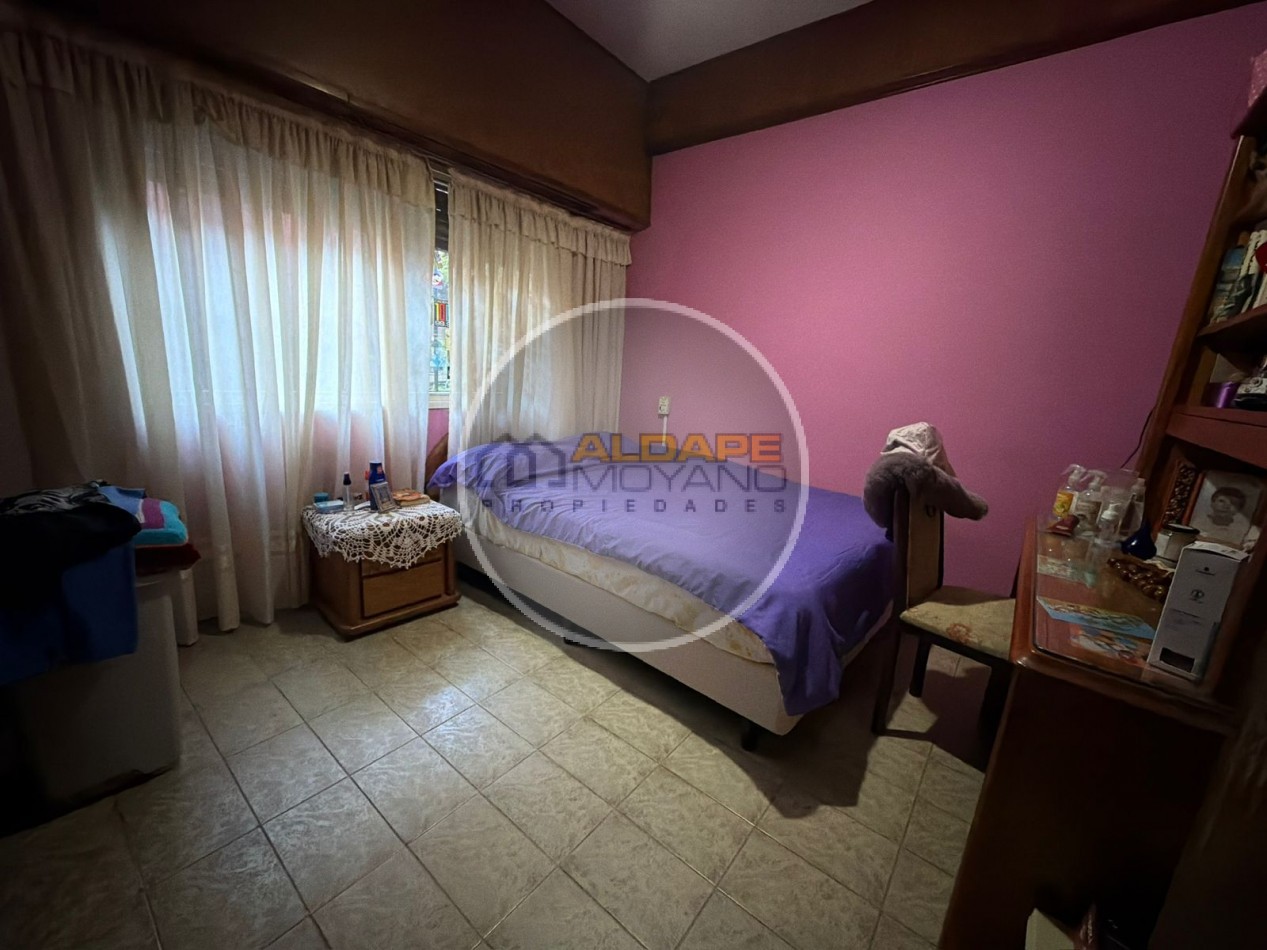 Se Vende Casa Cuatro ambientes, cochera doble (Lomas del Mirador)