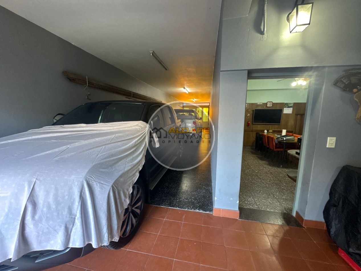 En Venta Casa seis ambientes, cochera triple, Quincho -Excelente estado!! (Villa Lugano)