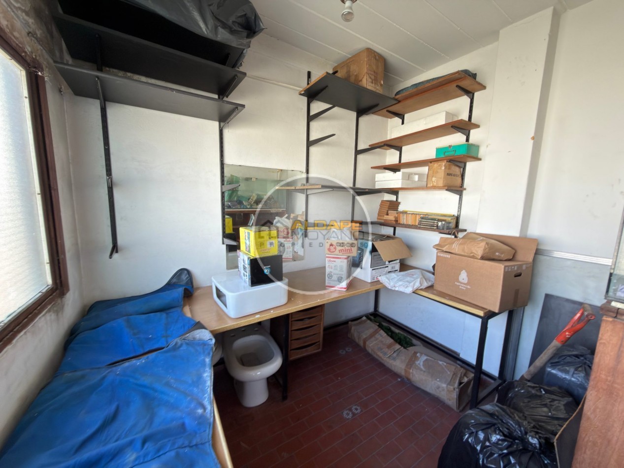 Se Vende Casa Cuatro ambientes, con cochera, Quincho (Villa Lugano)