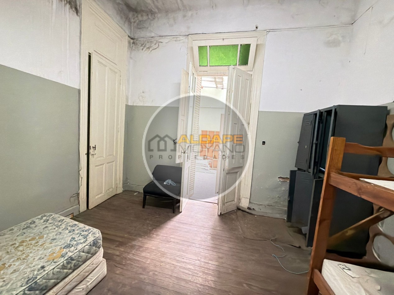 Se Vende Casa multifamiliar a Reciclar (Parque Avellaneda)