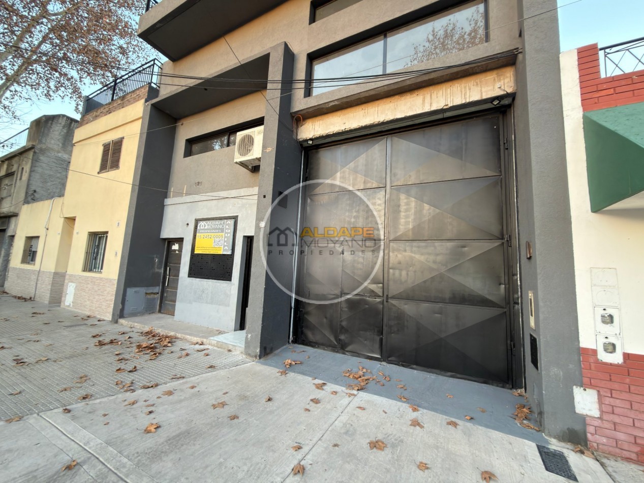 Se Vende Galpon con vivienda cuatro ambientes (Mataderos)