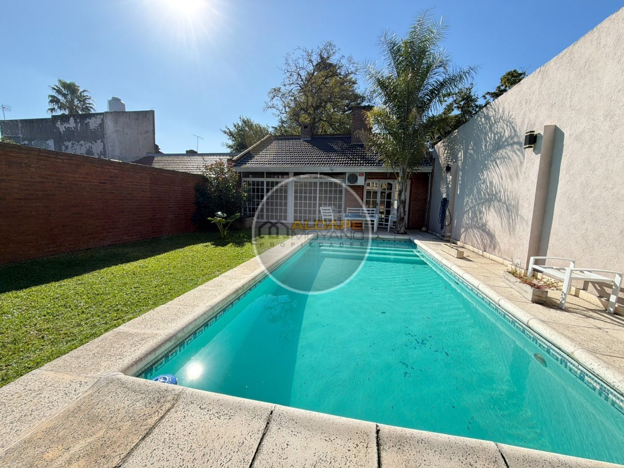 Se Vende Casa, cuatro amb, cochera doble, piscina (Monte Grande)