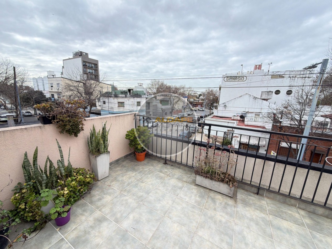 Se Vende PH, tres ambientes, con cochera (Liniers) Excelente