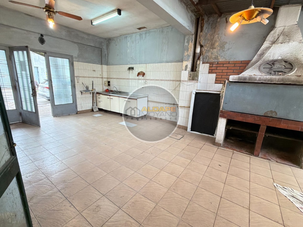 Se Vende Casa tres amb, cochera doble, A Reciclar!! (Ciudadela)
