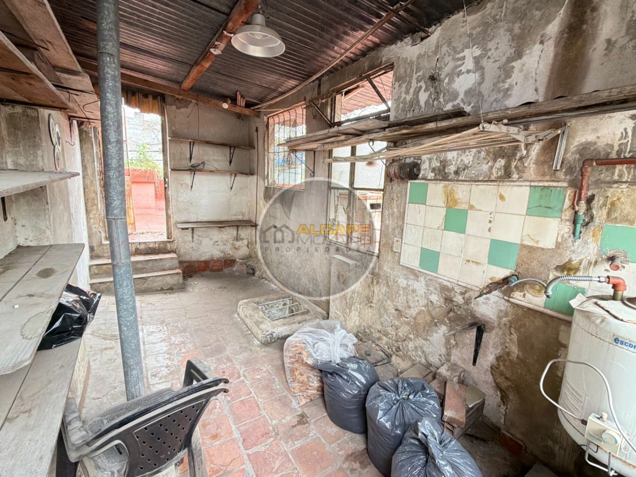 Se Vende Casa tres amb, cochera doble, A Reciclar!! (Ciudadela)
